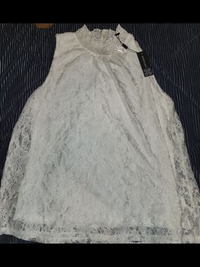 Cable & Gauge White Lace Ruffled Neck Top